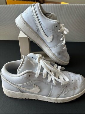 Nike air Jordan 1 Kids White Low-Top Sneakers with Swoosh